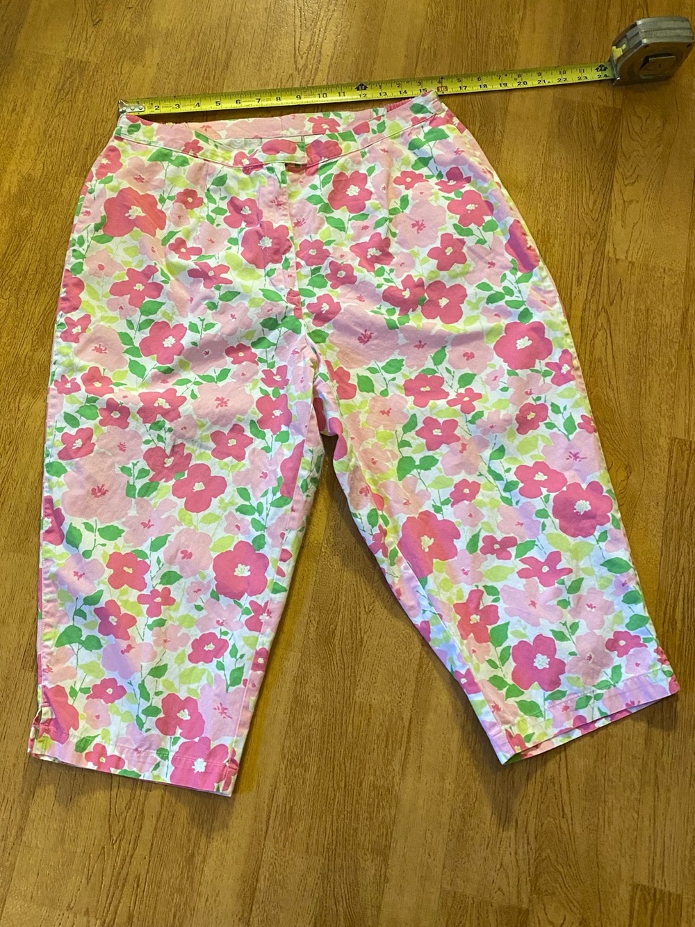 Vintage Liz Claiborne 14W pink Floral Capri Pants Cottagecore Grandmacore Vibes
